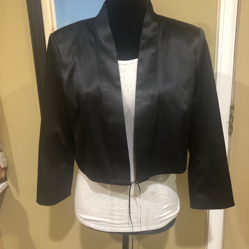 Silky Cropped Blazer